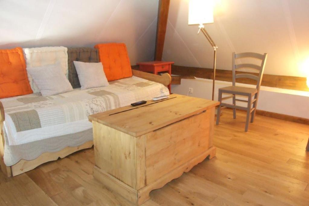 Les Pins - Maison Avec Parking Ferme Et Jardin Commun Au Calme Saint-Prix  외부 사진